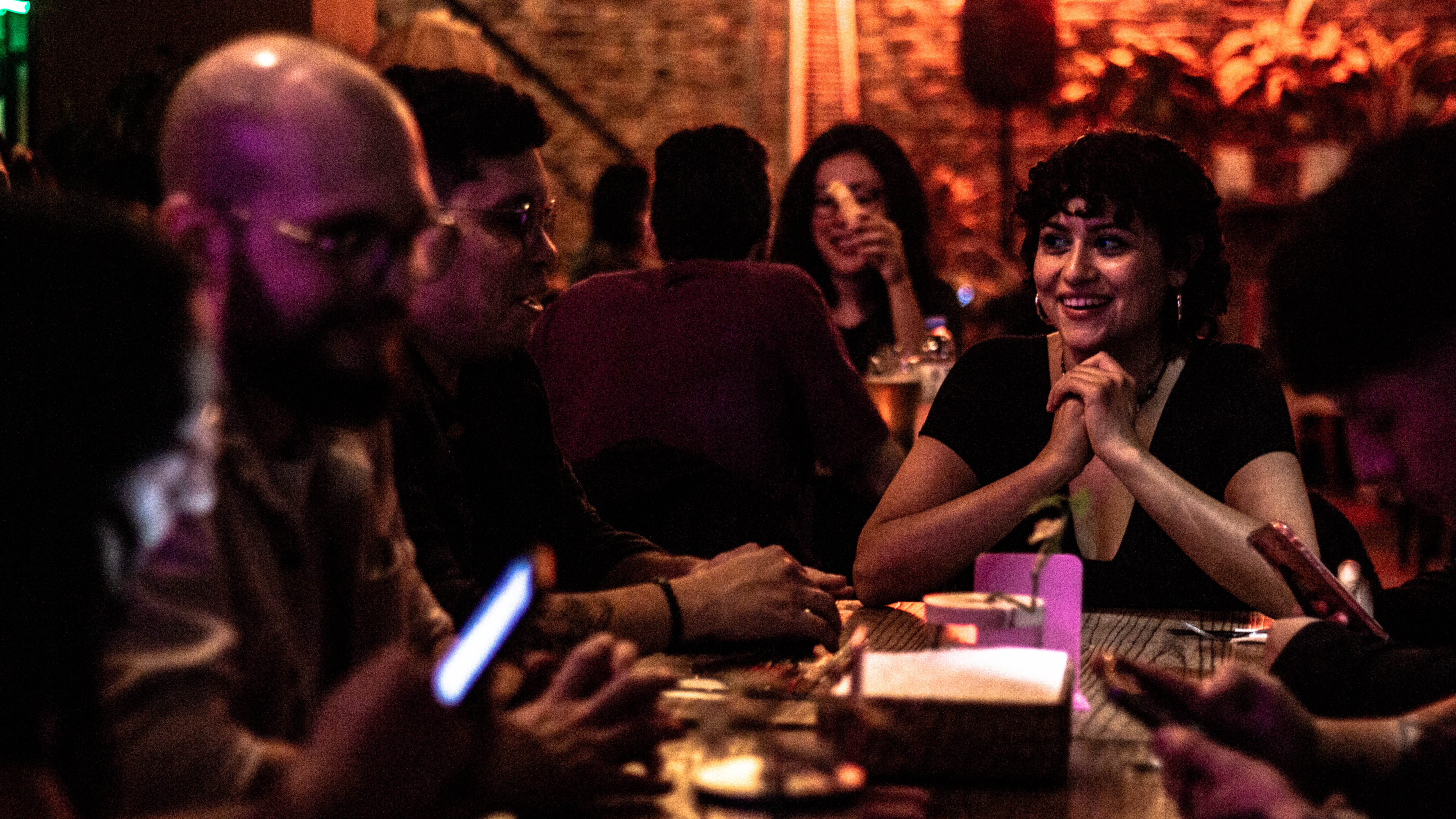 Friends enjoying drinks at a Buenos Aires bar